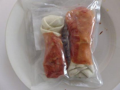 Pamlsok Salač Stehno s byvolej kože obalené kačacím mäsom 12 cm, 2 ks